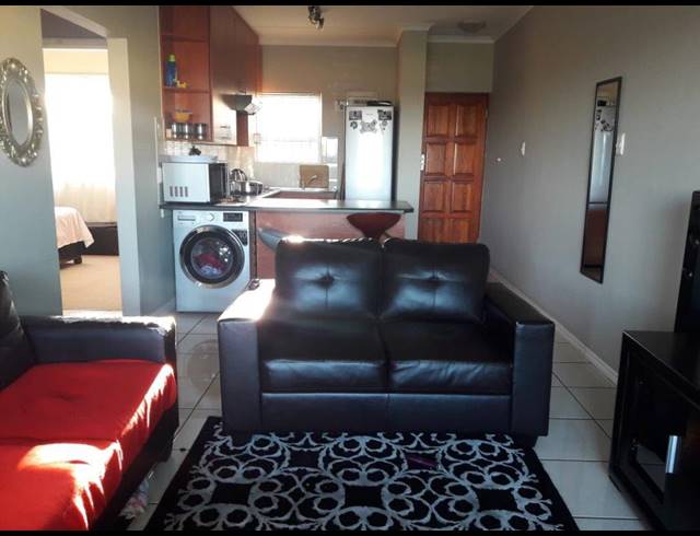 2 BEDROOM APARTMENT RENTED IN WALMER HEIGHTS